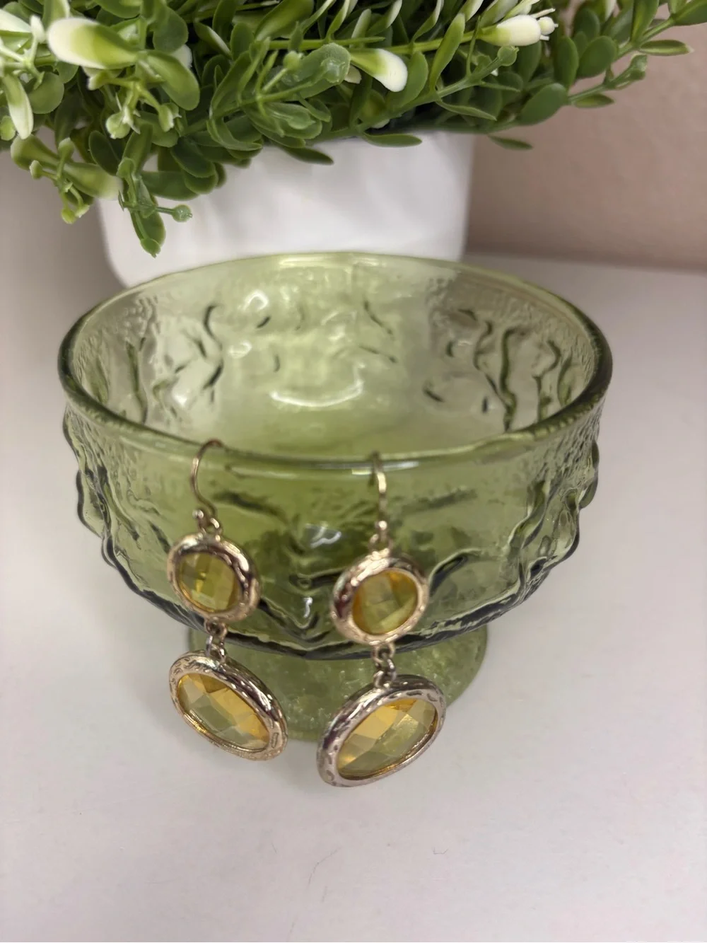 Vintage Gold Tone Citrine Yellow Faceted Glass Drop Dangle Statement Earrings